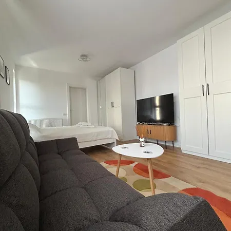 Apartment Amberline & With Terrace Bukarest