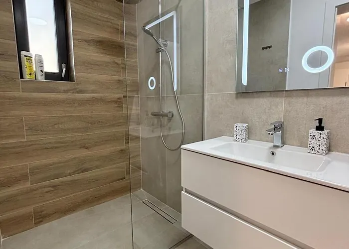 Amberline & With Terrace Apartment